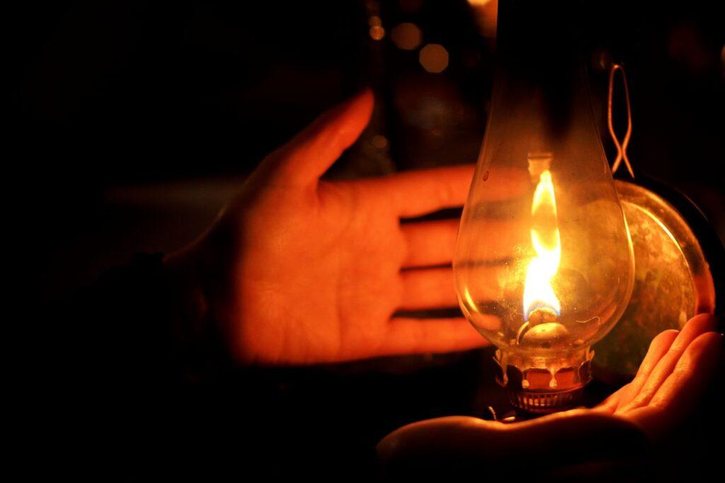 petroleum lampe als notlicht bei stromausfall fuer haushalt und outdoor